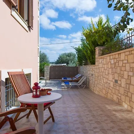 Sia Vila Adelianos Kampos